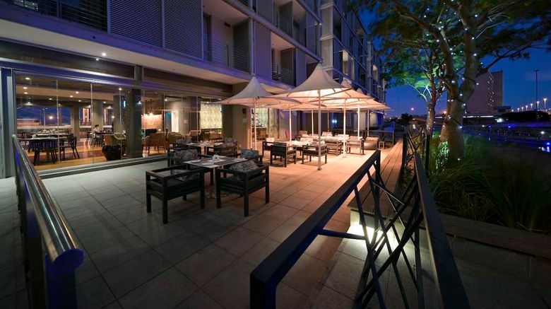 <b>Harbour Bridge Suites 001 Restaurant</b>. Images powered by <a href="https://iceportal.shijigroup.com/" title="IcePortal" target="_blank">IcePortal</a>.
