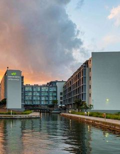 Harbour Bridge Suites 001