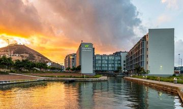 Harbour Bridge Suites 001
