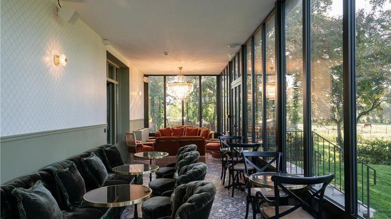 <b>Villa Edmond Maison Blanche Bievres Restaurant</b>. Images powered by <a href="https://iceportal.shijigroup.com/" title="IcePortal" target="_blank">IcePortal</a>.