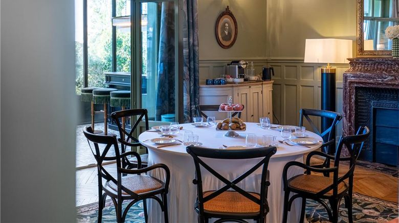 <b>Villa Edmond Maison Blanche Bievres Restaurant</b>. Images powered by <a href="https://iceportal.shijigroup.com/" title="IcePortal" target="_blank">IcePortal</a>.