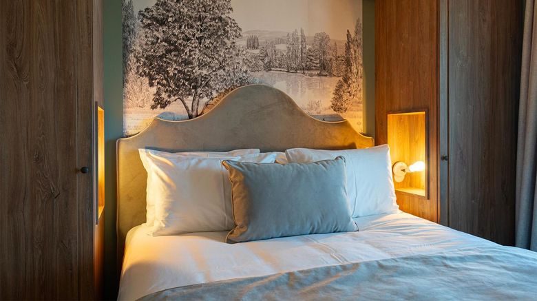 <b>Villa Edmond Maison Blanche Bievres Room</b>. Images powered by <a href="https://iceportal.shijigroup.com/" title="IcePortal" target="_blank">IcePortal</a>.