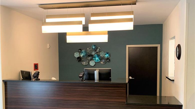 <b>SureStay by Best Western Cambridge Lobby</b>. Images powered by <a href="https://iceportal.shijigroup.com/" title="IcePortal" target="_blank">IcePortal</a>.
