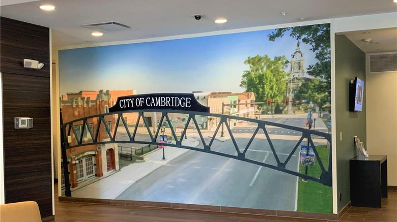 <b>SureStay by Best Western Cambridge Lobby</b>. Images powered by <a href="https://iceportal.shijigroup.com/" title="IcePortal" target="_blank">IcePortal</a>.