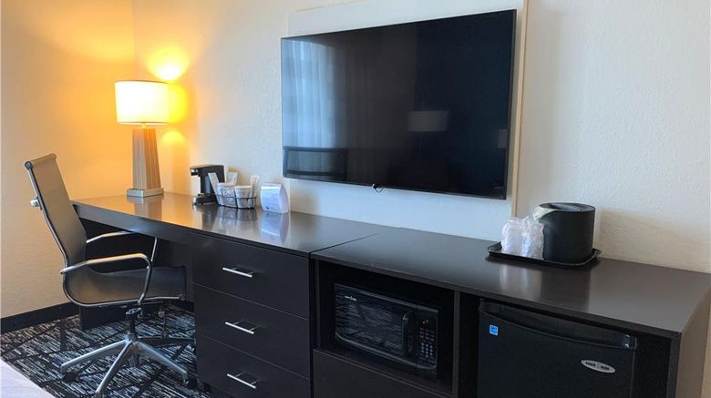 <b>SureStay by Best Western Cambridge Room</b>. Images powered by <a href="https://iceportal.shijigroup.com/" title="IcePortal" target="_blank">IcePortal</a>.