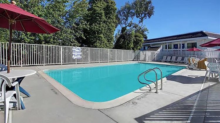 Super 8 by Wyndham Livermore Pool
