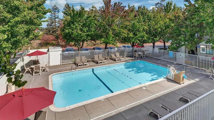Super 8 by Wyndham Santa Rosa North Pool