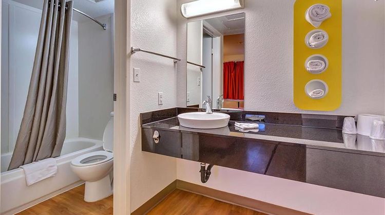 Super 8 by Wyndham Santa Rosa North Room