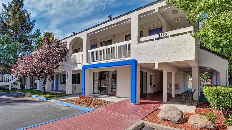 Super 8 by Wyndham Santa Rosa North Exterior