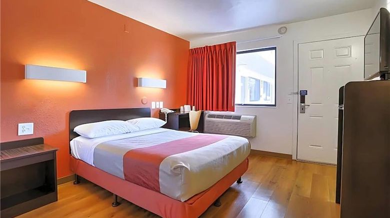 <b>Super 8 by Wyndham Walnut Creek Room</b>. Images powered by <a href="https://iceportal.shijigroup.com/" title="IcePortal" target="_blank">IcePortal</a>.