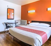 Super 8 by Wyndham Walnut Creek Room