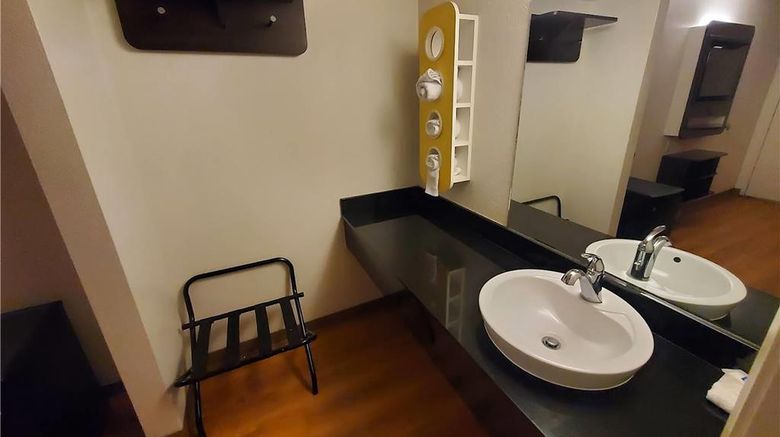 <b>Super 8 by Wyndham Petaluma Room</b>. Images powered by <a href="https://iceportal.shijigroup.com/" title="IcePortal" target="_blank">IcePortal</a>.