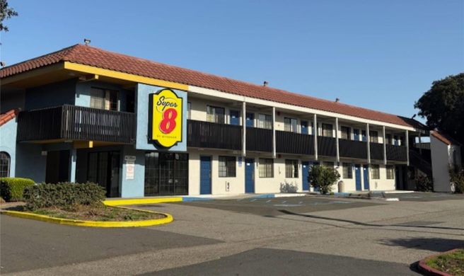 Super 8 by Wyndham Petaluma Exterior