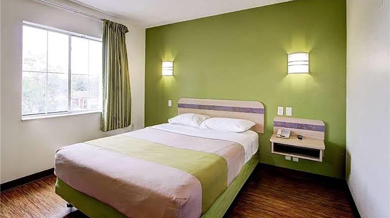 <b>Super 8 by Wyndham Aurora East Room</b>. Images powered by <a href="https://iceportal.shijigroup.com/" title="IcePortal" target="_blank">IcePortal</a>.