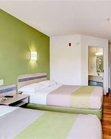 Super 8 by Wyndham Aurora East