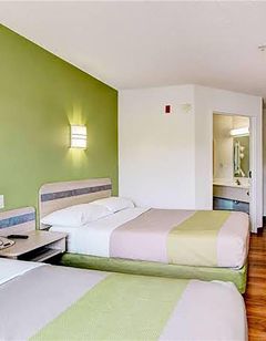 Super 8 by Wyndham Aurora East