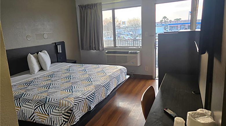 <b>Super 8 by Wyndham Tracy Room</b>. Images powered by <a href="https://iceportal.shijigroup.com/" title="IcePortal" target="_blank">IcePortal</a>.