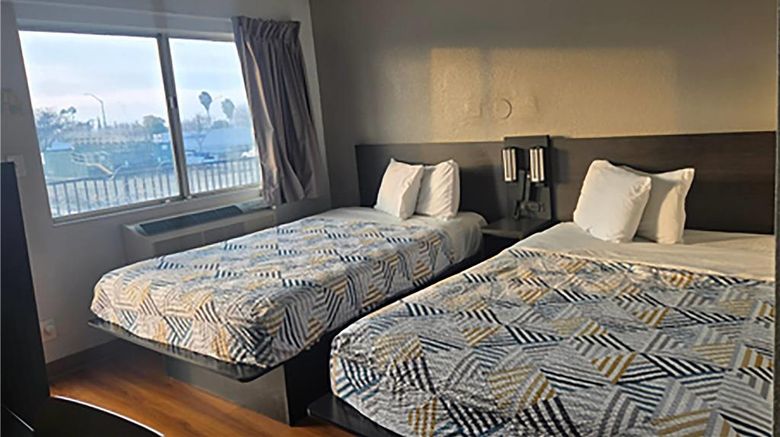 <b>Super 8 by Wyndham Tracy Room</b>. Images powered by <a href="https://iceportal.shijigroup.com/" title="IcePortal" target="_blank">IcePortal</a>.