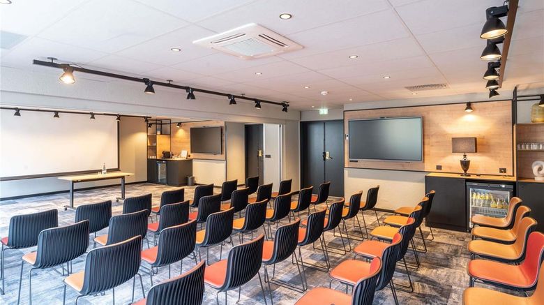 <b>Ibis Paris Porte De Saint Ouen Meeting</b>. Images powered by <a href="https://iceportal.shijigroup.com/" title="IcePortal" target="_blank">IcePortal</a>.