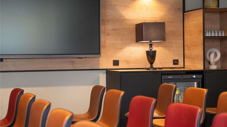 <b>Ibis Paris Porte De Saint Ouen Meeting</b>. Images powered by <a href="https://iceportal.shijigroup.com/" title="IcePortal" target="_blank">IcePortal</a>.