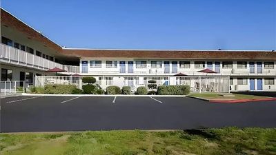 Super 8 by Wyndham Turlock