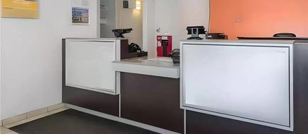 Super 8 by Wyndham Turlock Lobby