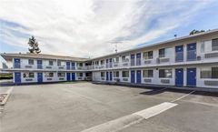 Super 8 by Wyndham Santa Clara