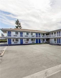 Super 8 by Wyndham Santa Clara