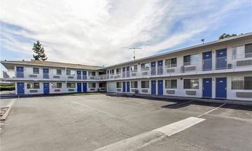 Super 8 by Wyndham Santa Clara