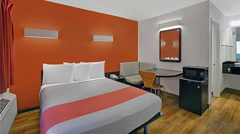 <b>Super 8 by Wyndham Santa Clara Room</b>. Images powered by <a href="https://iceportal.shijigroup.com/" title="IcePortal" target="_blank">IcePortal</a>.
