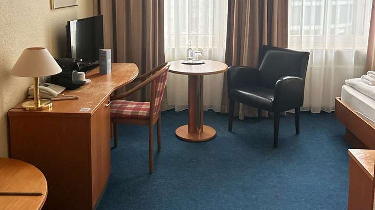 City Hotel Valois Room