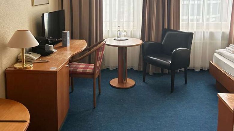 <b>City Hotel Valois Room</b>. Images powered by <a href="https://iceportal.shijigroup.com/" title="IcePortal" target="_blank">IcePortal</a>.