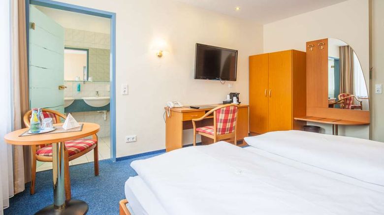 <b>City Hotel Valois Room</b>. Images powered by <a href="https://iceportal.shijigroup.com/" title="IcePortal" target="_blank">IcePortal</a>.