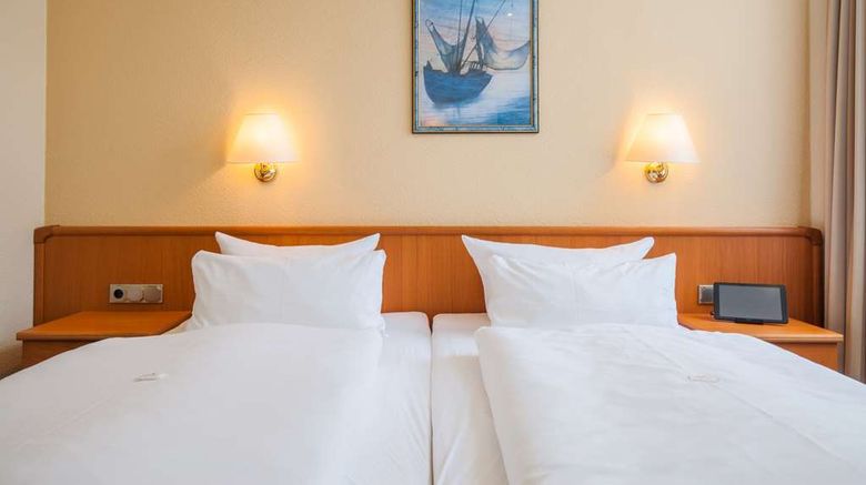 <b>City Hotel Valois Room</b>. Images powered by <a href="https://iceportal.shijigroup.com/" title="IcePortal" target="_blank">IcePortal</a>.