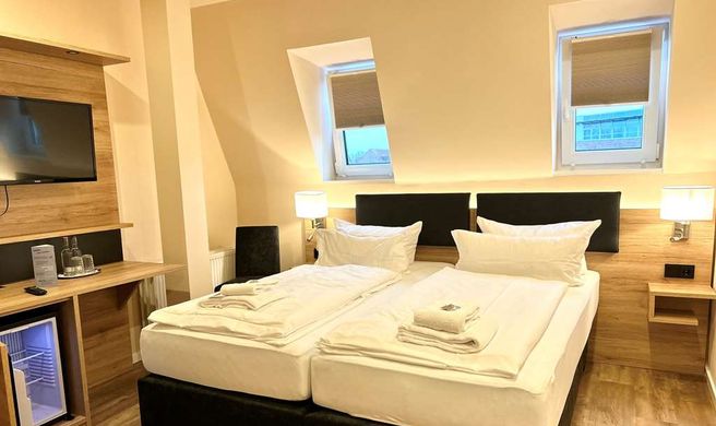 City Hotel Valois Room
