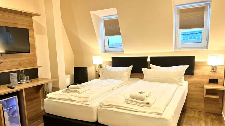 City Hotel Valois Room