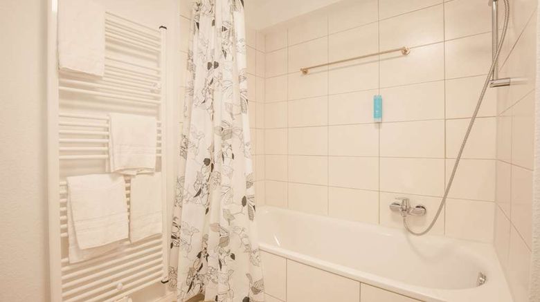 <b>City Hotel Valois Room</b>. Images powered by <a href="https://iceportal.shijigroup.com/" title="IcePortal" target="_blank">IcePortal</a>.