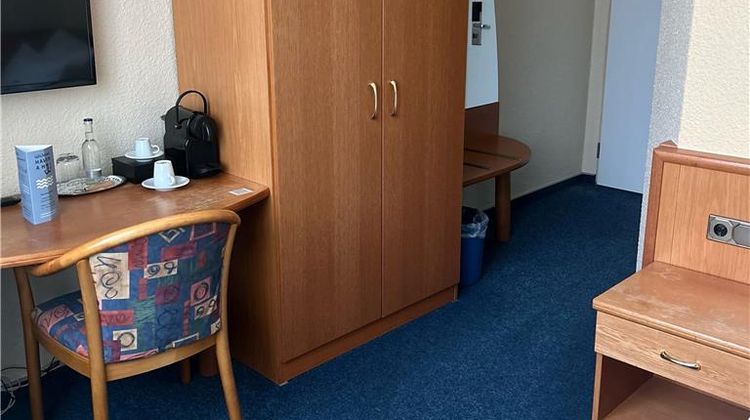 City Hotel Valois Room