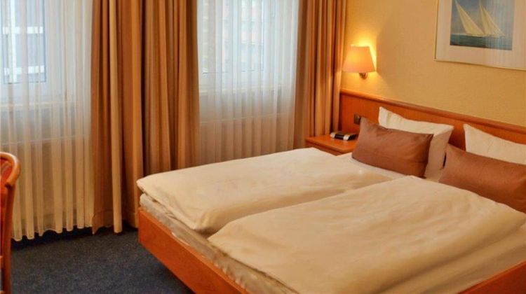 City Hotel Valois Room