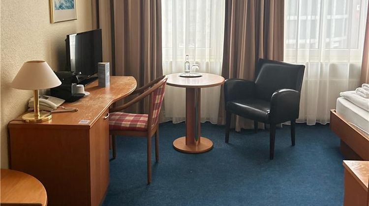 City Hotel Valois Room