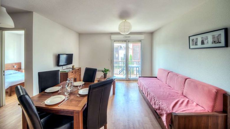<b>Zenitude Hotel-Residence l'Acacia Suite</b>. Images powered by <a href="https://iceportal.shijigroup.com/" title="IcePortal" target="_blank">IcePortal</a>.