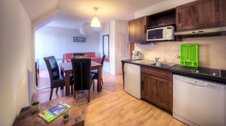 <b>Zenitude Hotel-Residence l'Acacia Suite</b>. Images powered by <a href="https://iceportal.shijigroup.com/" title="IcePortal" target="_blank">IcePortal</a>.