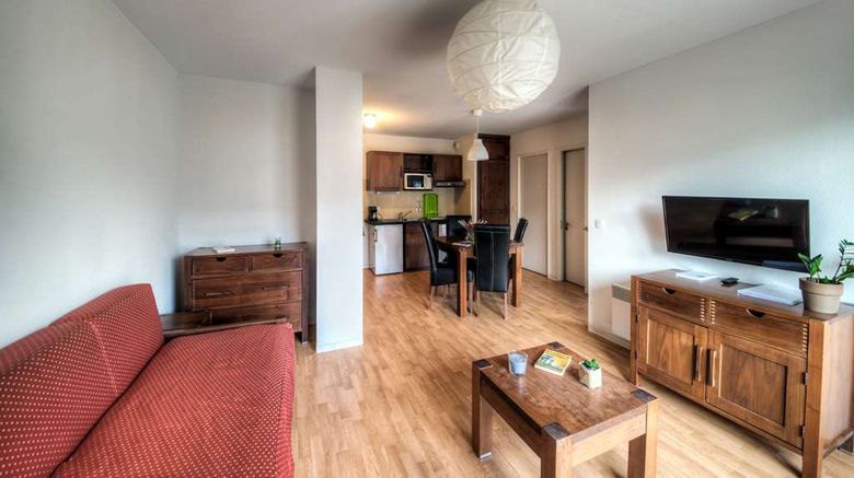 <b>Zenitude Hotel-Residence l'Acacia Suite</b>. Images powered by <a href="https://iceportal.shijigroup.com/" title="IcePortal" target="_blank">IcePortal</a>.