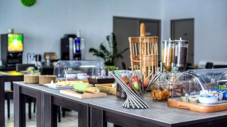 <b>Zenitude Hotel-Residence l'Acacia Restaurant</b>. Images powered by <a href="https://iceportal.shijigroup.com/" title="IcePortal" target="_blank">IcePortal</a>.