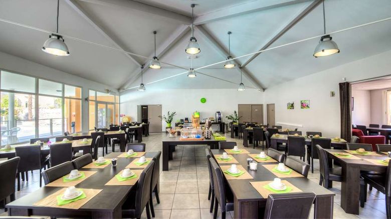 <b>Zenitude Hotel-Residence l'Acacia Restaurant</b>. Images powered by <a href="https://iceportal.shijigroup.com/" title="IcePortal" target="_blank">IcePortal</a>.