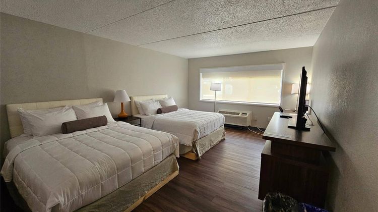 Clarion Pointe South Portland Room