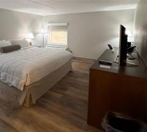 Clarion Pointe South Portland Room