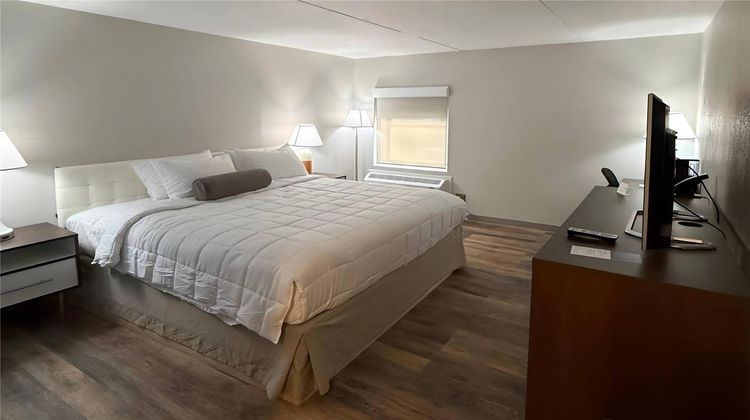 Clarion Pointe South Portland Room