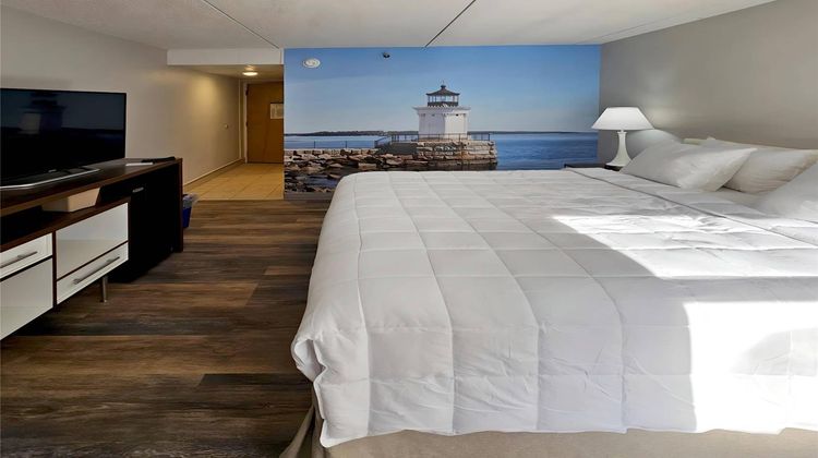 Clarion Pointe South Portland Room