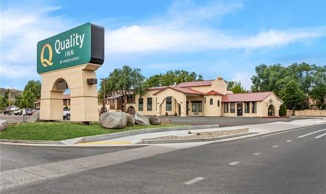 Quality Inn Exterior